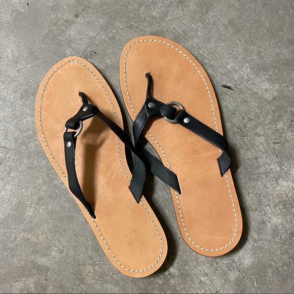 GAP Flip Flop Sandals - Picture 1 of 9